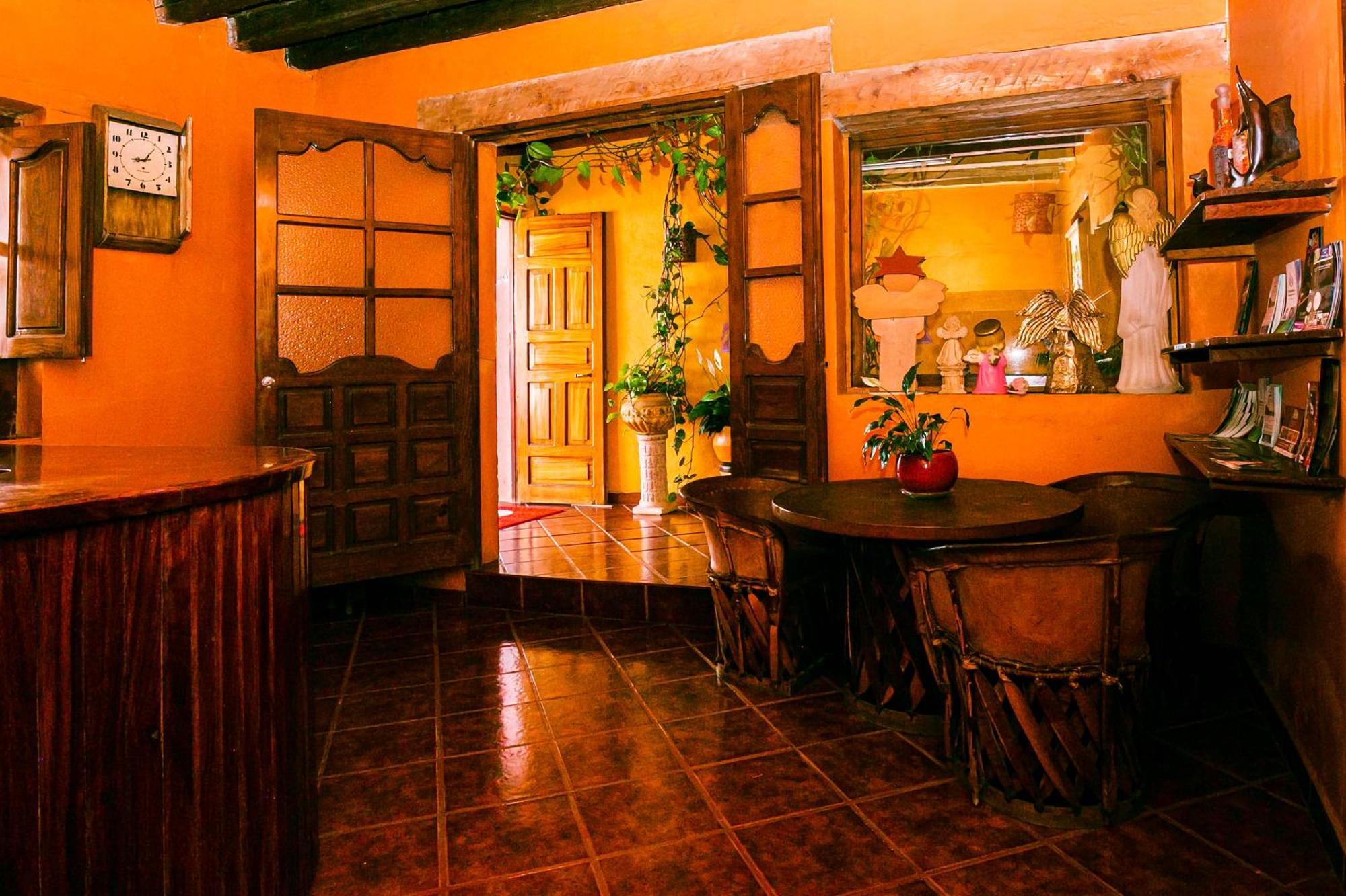 Oyo Posada De Los Angeles, Patzcuaro Exterior photo